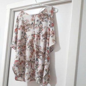 Blouse with floral print loose fitting